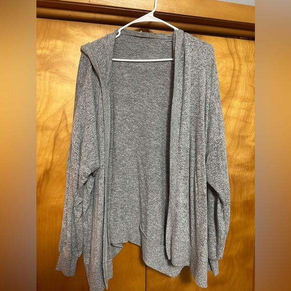 Women’s American Eagle Cardigan - Picture 1 of 3